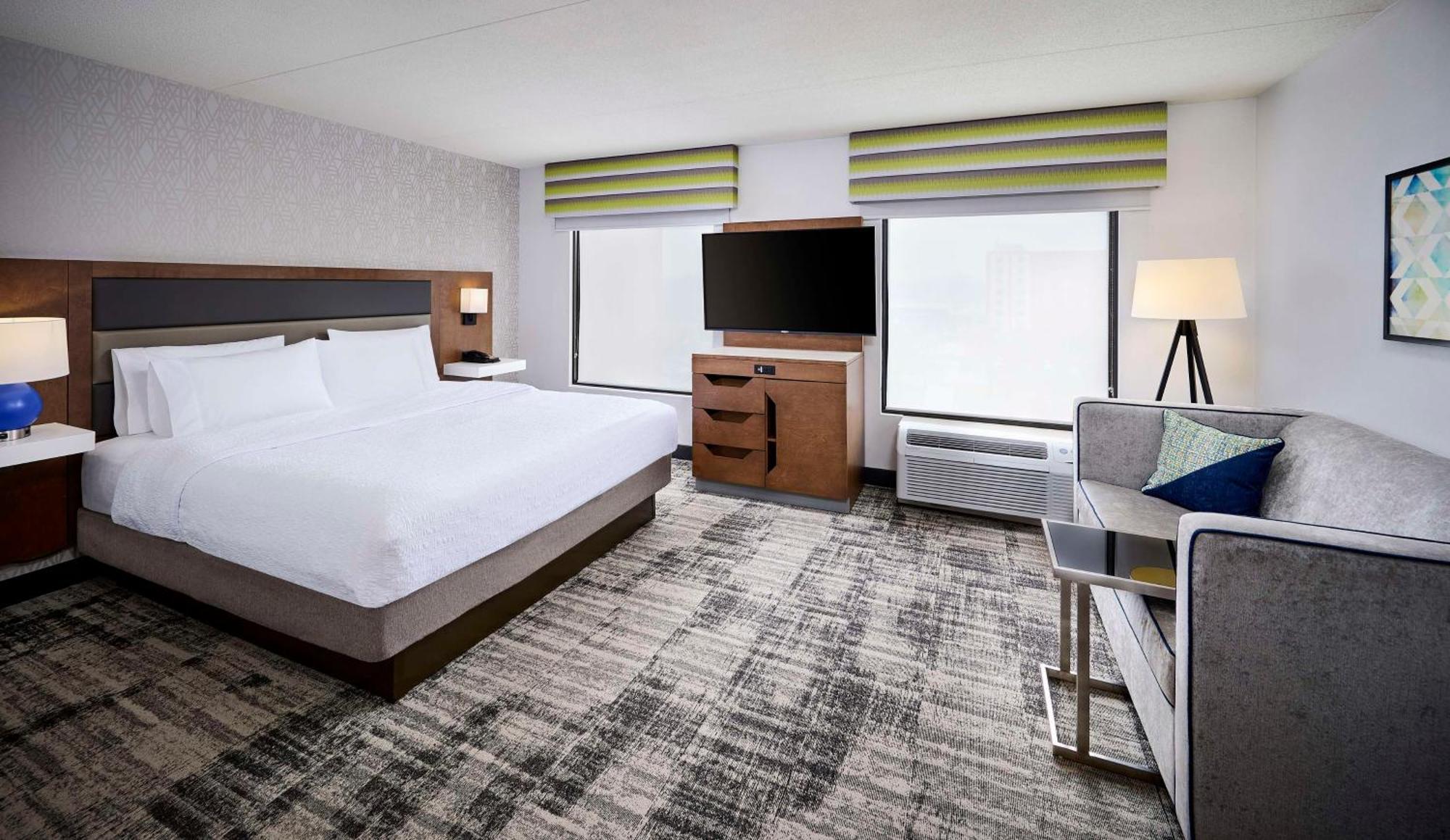 Hotel Hampton & By Hilton