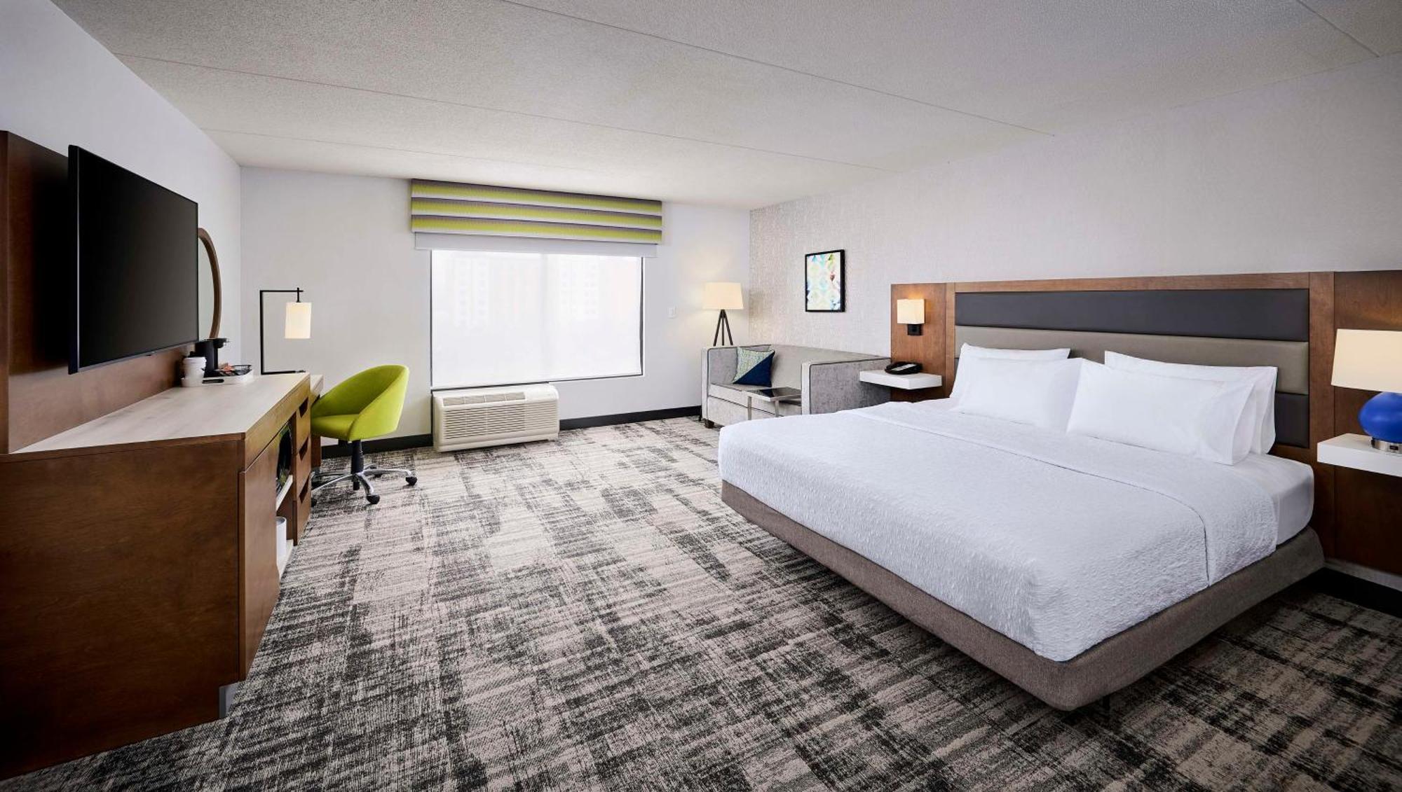 Hotel Hampton & By Hilton